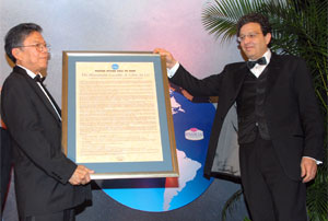 Chairman of the Lasco Affiliated Group of Companies, Hon Lascelles Chin, OJ (left), being presented with the citation by PSOJ President, Joseph Matalon, as he is inducted into the PSOJ’s Hall of Fame at the Wyndham Kingston Hotel on Thursday (October 27). Mr. Chin is the nineteenth private sector leader to be inducted into the PSOJ’s Private Sector Hall of Fame.