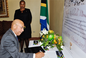 The Governor-General Pays Tribute to Mandela