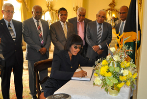 Gov’t Leaders Sign Condolence Book at King’s House